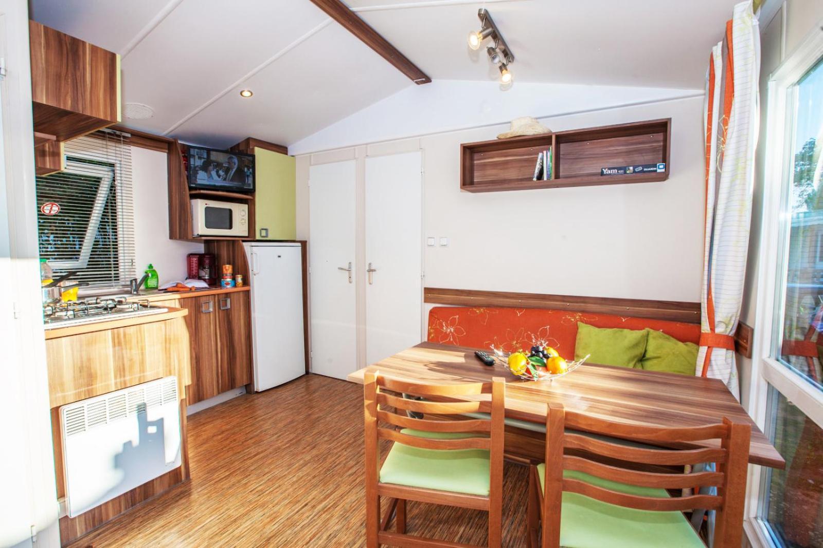 Camping Les Peupliers La Flotte Habitación foto